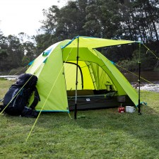 Палатка Naturehike P-Series у водоема